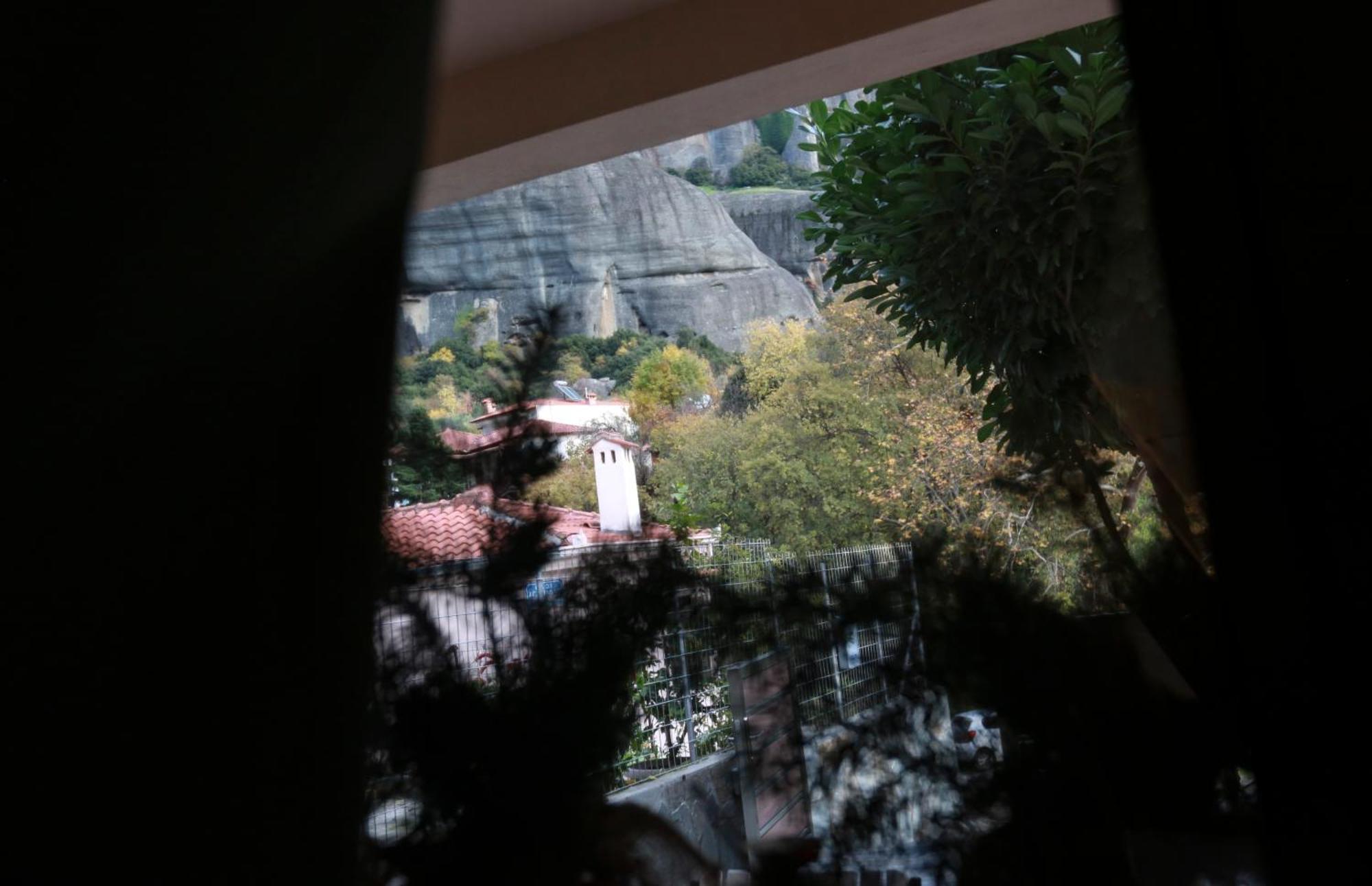 The House Under The Rocks Of Meteora 2 Apartment กาลัมปากา ภายนอก รูปภาพ